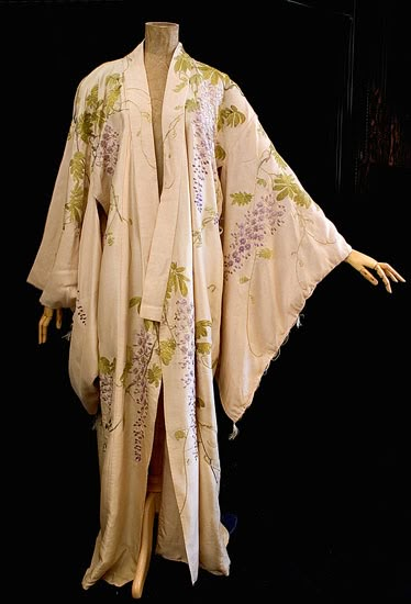 Edwardian Vintage Clothing: #c334 Kimono tea gown at Vintage Textile Tea Gown, Vintage Textile, Edwardian Fashion, Chinese Clothing, Moda Vintage, Vintage Textiles, Historical Clothing, Vintage Style Outfits, Belle Epoque