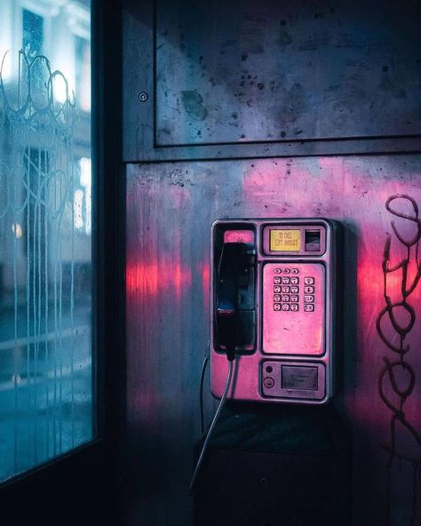 Synthwave 1989 on Instagram: “Who you gonna call? 🌃 📞 📸 @djmsnaps #neon #cyberpunk #nightcall #kavinsky #vibes #feels #payphone #night #outrun #vaporwave #synthwave…” Nightcall Kavinsky, Cyberpunk Office, Neon Cyberpunk, Neon Noir, Boom Bap, New Retro Wave, Cyberpunk Aesthetic, Phone Booth, Neon Aesthetic