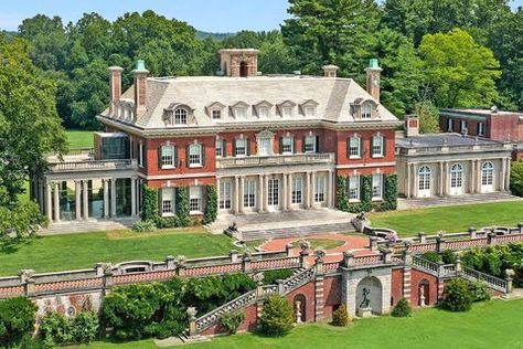 The 10 Best Gilded Age Mansions in the United States Large Buildings Architecture, Guilded Age Mansions, 1950s Mansion, Old Mansion Exterior, Mansion Grounds, 1920s Mansion, Sims Mansion, Carson Mansion, Mansion Garden