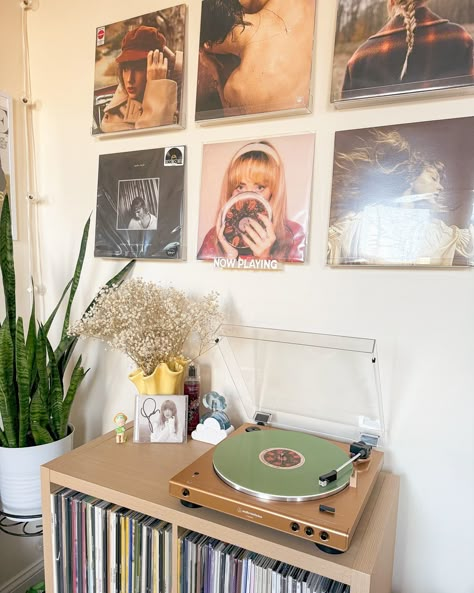 loving the holiday season 🎄🤍 Clean Retro Room Aesthetic, Vinyl Record Bedroom Aesthetic, Music Wall Living Room, Vinyl Corner Aesthetic, Record Player Floating Shelf, Records As Decor, Record Player Shelves, Music Style Bedroom, Cozy Music Corner