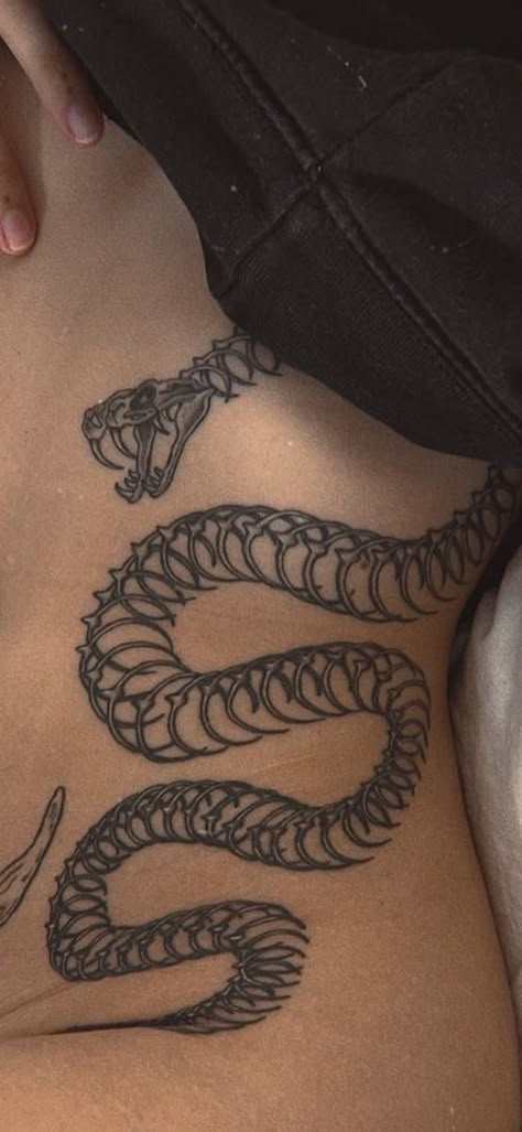 Stomach Tattoos Ideas, Hot Tattoo Ideas, Tattoo Belly, Lower Belly Tattoo, Abdomen Tattoo, Backpiece Tattoo, Stomach Tattoos Women, Tattoo Snake, Stomach Tattoo