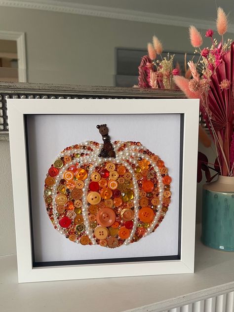 Button Pumpkin Art, Art Using Buttons, Puzzle Crafts Wall Art, Art With Puzzle Pieces, Bead Collage Art, Button Pumpkin Craft, Cool Fall Crafts, Halloween Button Crafts, Button Crafts Diy Project Ideas