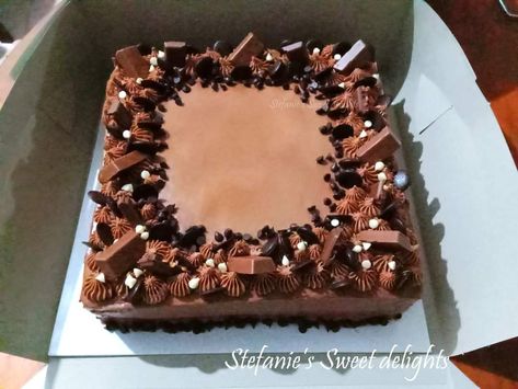 Chocolate Square Cake Decorating Ideas, Rectangle Chocolate Cake Decoration, Chocolate Sheet Cake Decoration, Square Chocolate Cake, Cake With Pictures, Chocolate Cake Decorations, Icing Cake Design, Chocolate Traybake, Chocolate Cake Icing