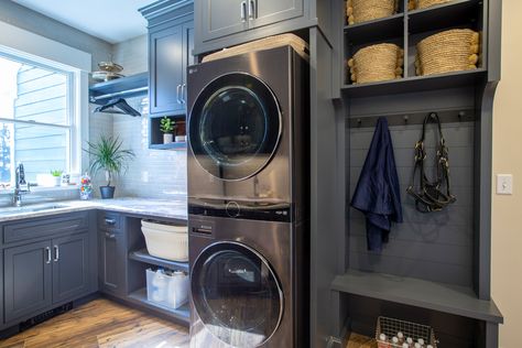 Farmhouse Small Laundry Room, Bloxburg Laundry Room Ideas, Hidden Utility, Modern Laundry Room, Utility Space, Small Laundry Room Ideas, Modern Laundry, Modern Laundry Rooms, Work Space Organization