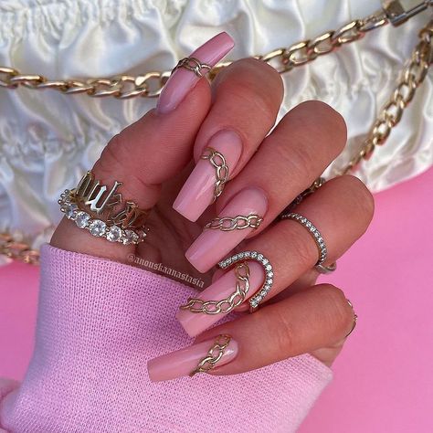 Current Nail Trends, Nail Ideas For Summer, Summer Vacation Nails, Olive Nails, Summer Nail Colors, Summer Nail Ideas, Pink Diamond Ring, Floral Nail Designs, Seasonal Nails