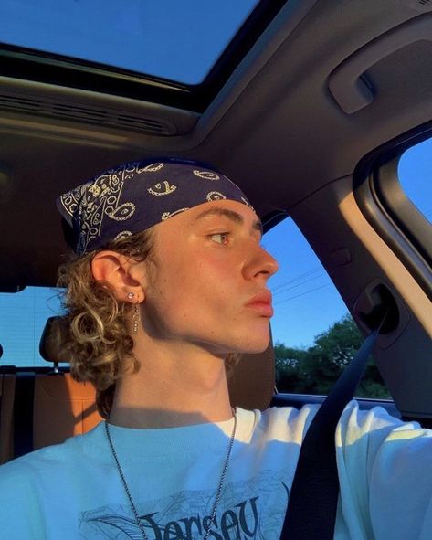 #aesthetic #pinterest Bandana On Head, Dylan Snyder, Grow Your Hair Faster, How To Grow Hair, Bandana Outfit, Head Bandana, Bandanas Men, Men Haircut Styles, Bandana Styles