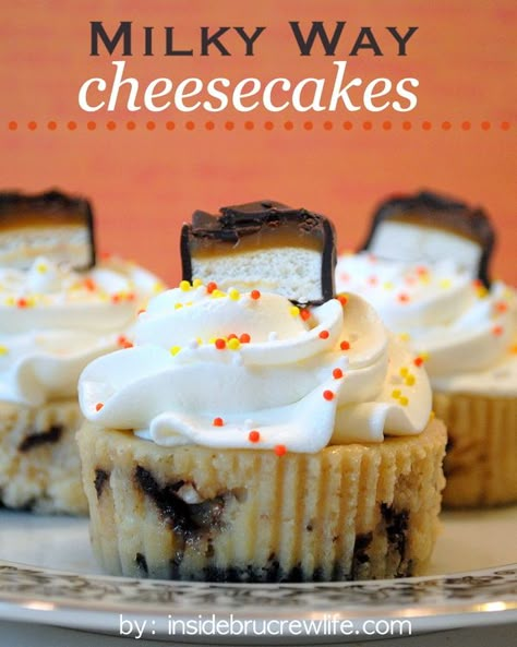 Milky Way Cheesecakes - easy caramel cheesecakes filled with Milky Way candy bar chunks #cheesecake #caramel http:www.insidebrucrewlife.com Easy Caramel Cheesecake, Milky Way Candy Bar, Milky Way Candy, Cheesecake Caramel, Easy Caramel, Caramel Cheesecake, Easy Cheesecake, Mini Cheesecakes, How Sweet Eats