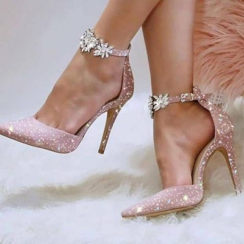 Zapatos para las invitadas de las quinceañera o de la novia (o) Sepatu Pump, Elegant Wedding Shoes, Hak Tinggi, Rhinestone Pumps, Heels Prom, Heels Aesthetic, High Heels Boots, Pink High Heels, Sparkly Heels