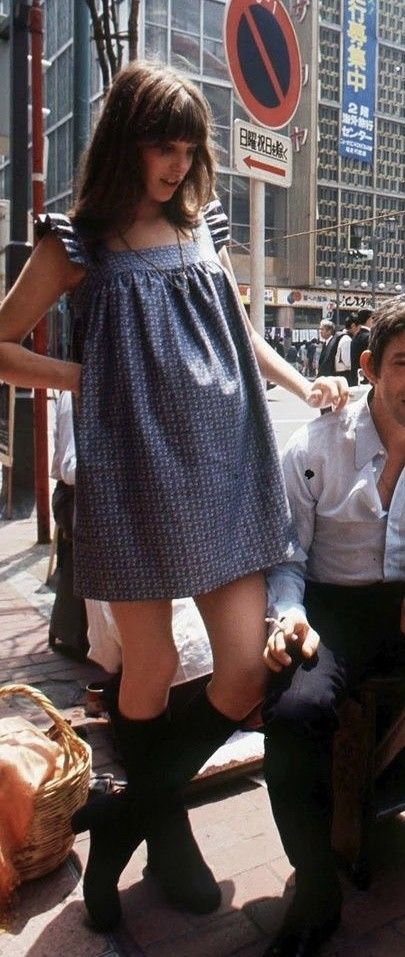 Jane Birkin Fashion, Birkin Blue, French Street Style, 70s Mini Dress, Style Parisian Chic, Jane Birkin Style, Birkin Style, 60’s Fashion, Iconic Fashion Moments