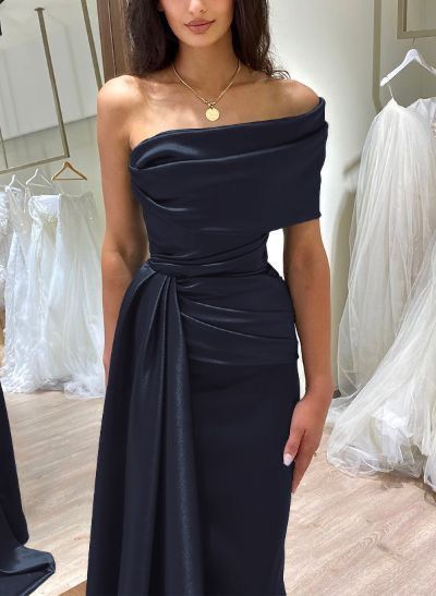 One Shoulder Silk Dress, Off Shoulder Silk Dress, Bridesmaid Dresses Silk, Event Dresses Classy, One Shoulder Satin Dress, Satin Dress Outfit, Off Shoulder Prom Dress, Train Prom Dresses, Dresses With Split