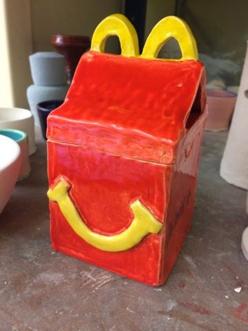 Pottery Box Ideas Ceramic Art, Pop Art Clay Projects, Box Pottery Ideas, Ceramic Final Project, Clay Box Ideas Ceramics Art Projects, Slab Boxes Ceramics, Clay Boxes With Lid Ideas, Clay Box Designs, Ceramics Box With Lid