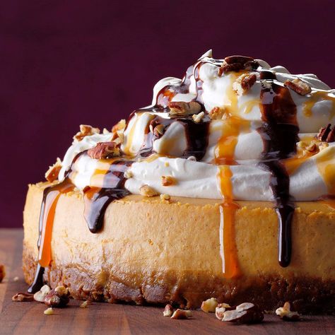 Turtle Pumpkin Cheesecake Caramel Pecan Desserts, Turtle Pumpkin, Fall Cheesecake, Holiday Cheesecake Recipes, Christmas Cheesecake Recipes, Pecan Desserts Recipes, Thanksgiving Desserts Table, Pecan Desserts, Christmas Cheesecake