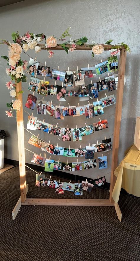 Picture Boards For Weddings, Picture Graduation Display, High School Graduation Picture Display Ideas, Graduation Pictures Display Ideas, Picture Displays For Graduation Party, Diy Crisp Wall Wedding, Senior Picture Display Ideas, Senior Banquet Table Ideas, Wildflower Grad Party