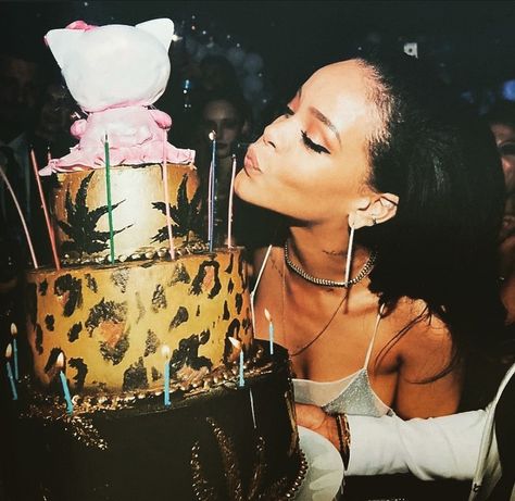 Rihanna Birthday Cake, Rihanna Birthday, Cheetah Print Cakes, Rihanna 2000's, Best Of Rihanna, 21st Bday Ideas, Birthday Icon, Aesthetic 2000s, Bad Gal Riri