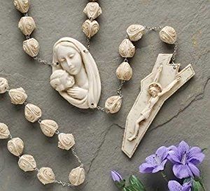 Wall Rosary, Rosary Boxes, Blue Sapphire Necklace, Praying The Rosary, Holy Rosary, The Rosary, Mary And Jesus, Rosary Catholic, Madonna And Child