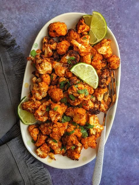 Tandoori Gobi or Tandoori Cauliflower - BlendofSpicesbySara Indian Cauliflower Recipes, Cauliflower Ideas, Normal Meals, Tandoori Cauliflower, Cauliflower Tater Tots, Baked Cauliflower Recipe, Indian Cauliflower, Best Cauliflower Recipe, Tandoori Paste