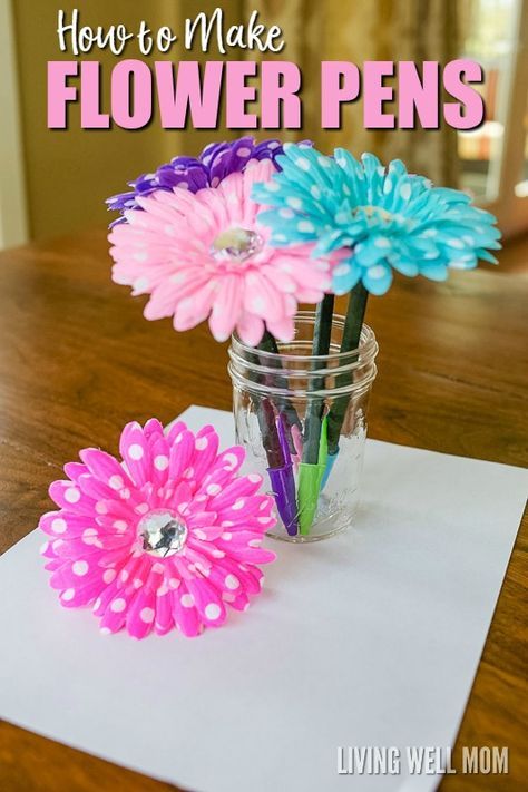 Diy Flower Pens, Diy Gifts To Make, Flower Pens, Pen Diy, Mother's Day Ideas, Mason Jar Crafts Diy, Mother's Day Crafts, Easy Diy Gifts, Cadeau Diy