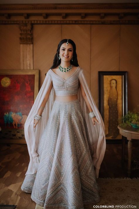 Engagement Dress For Bride, Indian Bridesmaid Dresses, Simple Lehenga, Latest Bridal Lehenga, Reception Outfit, Indian Outfits Lehenga, Wedding Lehenga Designs, Lehenga Designs Simple, Indian Bride Outfits