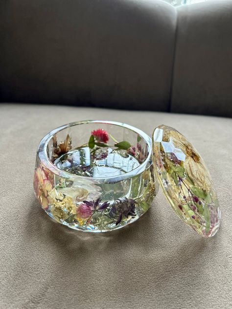 Resin jewelry dish with lid,Trinket dish,Bridal bouquet preservation,Wedding flower preservation,Resin trinket dish,Bridemaid gifts https://etsy.me/3ZJ9yRI #flowerpreservation #bouquetpreservation #weddingflowers # Resin Crafts Aesthetic, Wedding Bouquet Preservation Resin, Wedding Flowers Preservation Ideas, Bridal Bouquet Preservation, Resin Trinket Dish, Wedding Flower Preservation, Resin Gifts, Jewelry Dishes, Crochet Necklace Pattern