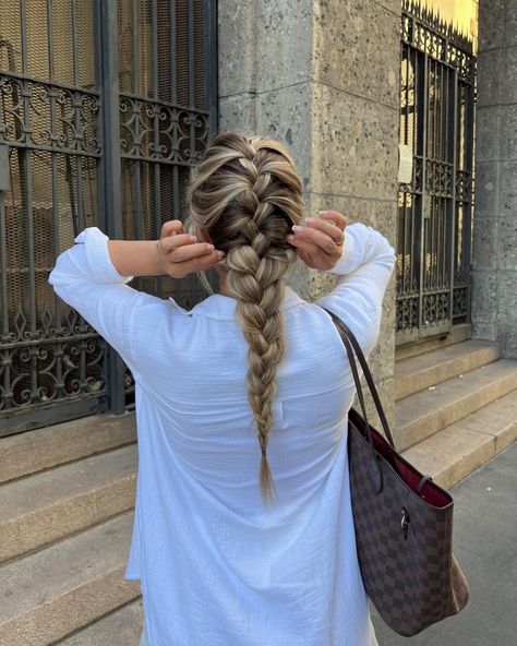 How to French Braid Your Hair in 5 Easy Steps | Allure French Braid Aesthetic, French Braid Buns, Braids Step By Step, Braiding Your Own Hair, French Braid Hairstyles, School Hair, Hairstyle Inspo, Mens Braids Hairstyles, Trendy Hair