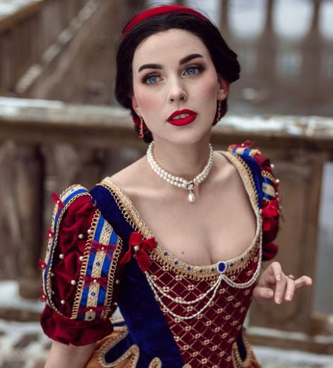 Colonial Dresses, Snow White Outfits, Snow White Cosplay, Emily J, Emily Jane, Snow White Dresses, Easy Cosplay, Snow White Costume, Disney Themed Outfits