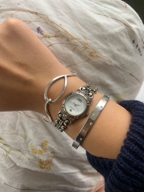 Silver Watch Bracelet Stack, Silver Jewerly Girl Aesthetic, Silver Watch And Bracelet Stack, Silver Jewellery Watch, Silver Bracelet Stack With Watch, Silver Watch Aesthetic Women, Silver Vintage Watches Women, Dainty Silver Watches For Women, Aesthetic Silver Bracelet