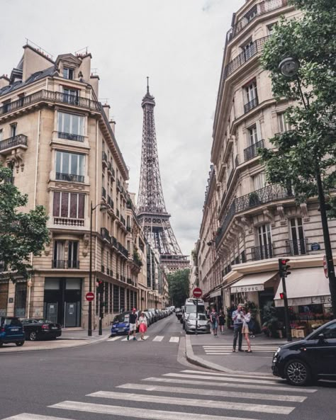 Square Rapp & Avenue Rapp: History & an Eiffel Tower View in the 7th arrondissement of Paris, France Paris Streets, Eiffel Tower Photography, Paris Travel Photography, Paris Dream, City Of Paris, Paris Aesthetic, Paris Photography, Paris Photo, Paris Street