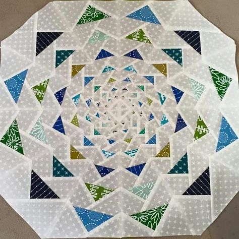 Colchas Quilting, Paper Pieced Quilt Patterns, Flying Geese Quilt, Foundation Paper Piecing Patterns, Quilt Modernen, Paper Pieced Quilt, Miniature Quilts, Star Quilt Patterns, Paper Piecing Quilts