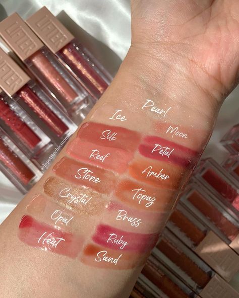 •leslie• on Instagram: “All the Lifter Glosses from @maybelline including the 5 @cvspharmacy exclusive shades. I feel like these must be one of the strong…” Lifter Gloss Maybelline, Maybelline Gloss, Gloss Maybelline, Maybelline Lip Gloss, Lifter Gloss, Maybelline Lip, Natural Glowy Makeup, Makeup Accesories, Lip Combo