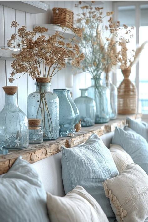 Cozy Coastal Living Room Modern, Home Beach Decor Ideas, Beach Vibe House Decor, Decorating Beach House Ideas, Living Room Inspiration Coastal, Cottage Coastal Living Room, Blue Decor Living Room Ideas, Boho Beach Home Decor, Fall Beach Decor