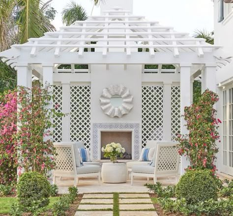 Phoebe Howard, Palm Beach Decor, Palm Beach Chic, Beach Patio, Palm Beach Style, Photo Summer, Meteor Garden 2018, Beautiful Patios, Beachy Decor