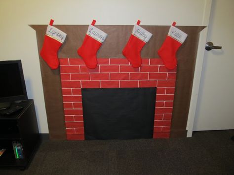 I Wanna Major in Crafts: Paper Fireplace Paper Fireplace, Fireplace Christmas Decor, Diy Christmas Fireplace, Xmas Fireplace, Paper Fire, Fireplace Christmas, Diy Preschool, Christmas Apartment, Classroom Christmas