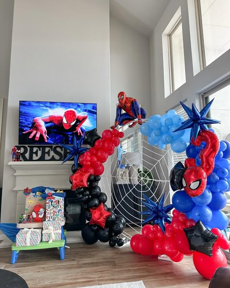 Festa Power Rangers, Spidey Birthday, Spiderman Birthday Party Decorations, Spiderman Decorations, Spider Theme, Spiderman Birthday Cake, Marvel Birthday Party, Spider Man Birthday, Avenger Birthday Party