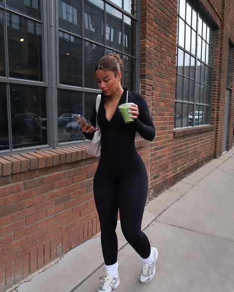 Slouch Socks Outfit, All Black Outfit Aesthetic, Outfits With Socks, Learmann Twins, Black Gym Outfit, Black Outfit Aesthetic, Mineral Green, Slouch Socks, Liver Detoxification