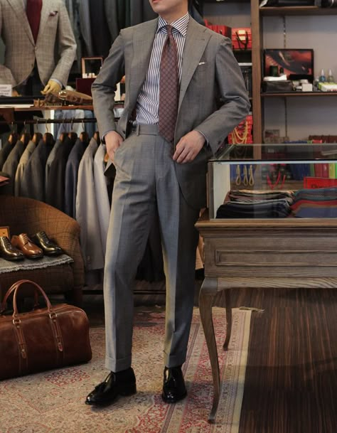 bntailor:  Unconstruction Suit by BTailor Sharp Suits For Men, Shark Skin, John Spencer, Grey Suits, Suit Combinations, Visual Merchandiser, Navy Striped Shirt, Classy Suits, Look Formal