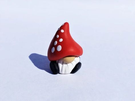 Air Dry Clay Gnomes, Gnome Polymer Clay, Clay Diys, Mini Sculptures, Candle Sculpture, Clay Characters, Polymer Clay Mushroom, Clay Plant Pots, Building Crafts