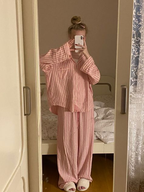 Pajamas Aesthetic, Pijamas Women, Cute Pjs, Pajama Fashion, Cute Sleepwear, Cute Pajama Sets, Night Suit, Cute Pajamas, School Looks