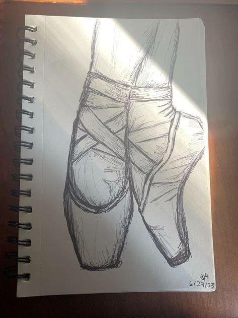 How To Draw Pointe Shoes, Ballet Shoes Sketch, Pointe Shoes Sketch, Point Shoes Drawings, Top Drawings Sketch, Drawing Ideas Dance, Dance Sketches Easy, Shoe Sketches Drawings, Ballet Drawings Sketches