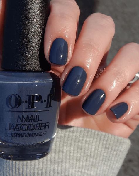 Navy Blue Opi Nail Polish, Gel Nails Ideas Navy Blue, Outfits With Blue Nails, Dark Blue Grey Nails Design, Blue And White Football Nails, Blue Nail Color Ideas Winter, Gel Nails Winter 2024, Blue Sns Nails Colors, Blue Fall Nail Colors