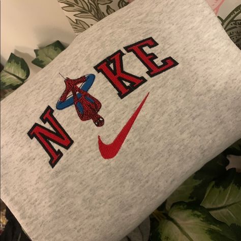 *Due To Increased Demand And The Handmade Nature Of This Item Please Allow Up To 2 Weeks For Your Order To Be Shipped!* Made To Order “Nike Spiderman” Will Be Embroidered On An Ash Grey Gildan Heavyblend, Jerzee Or Hanes Crewneck Sweatshirt Resembling The Image Above. View More Of My Work On Instagram @Resol.Co And Feel Free To Message With Any Custom Orders. Sizes S-2xl Currently Available! Embroidery Is Done With A 5x7in Standard Embroidery Hoop. The Photo In This Listing Is An Exact One I Mad Nike Spiderman, Spiderman Outfit, Spiderman Gifts, Nike Crewneck Sweatshirt, Spiderman Theme, Spiderman Art Sketch, Cute Nike Outfits, Nike Crewneck, Cute Nikes