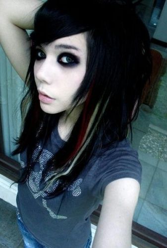 Old Emo Aesthetic, Coontails In Hair, 2000 Emo Makeup, Black Emo Makeup, 2000s Scene Makeup, Scene Queen Makeup, Scene Kid Makeup, Scene Eye Makeup, Scene Girl Makeup