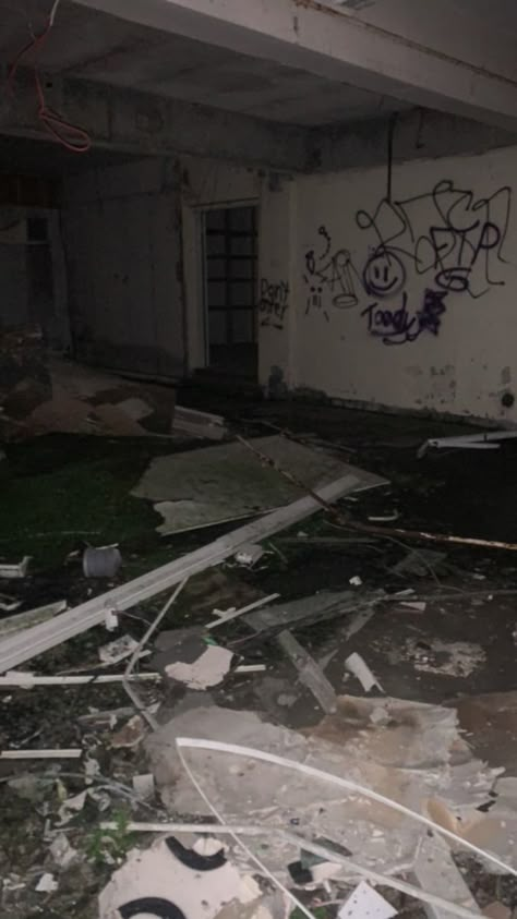 Abandoned places Nature At Night, Abandoned City, Apocalypse Aesthetic, Foggy Weather, Night Vision Goggles, Building Aesthetic, Abandoned Hospital, Haunted Places, Dark Places