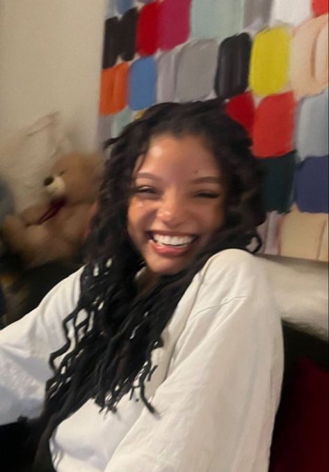 halle bailey debut single angel smiling blurry reaction picture happy Chloe Halle, Chloe And Halle, Chloe X Halle, Halle Bailey, So Proud Of You, Smile Girl, Iconic Women, Girl Crushes, Celeb Crushes