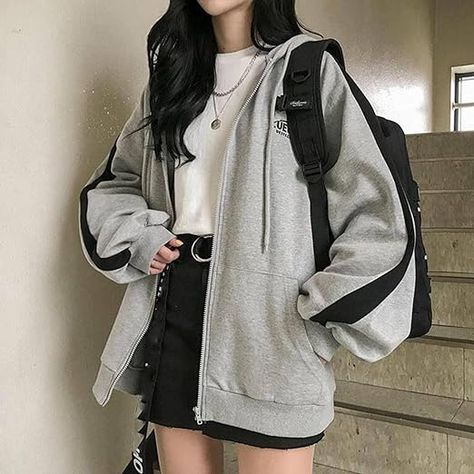 Oversized Jacket Aesthetic, Oversized Hoodie Outfit Aesthetic, Zipper Jacket Outfit, Hoodie Outfits Women, Oversized Jacket Outfit, Hoodie Outfit Aesthetic, Clothes Pieces, Oversized Hoodie Outfit, Oversized Aesthetic