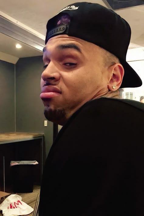 Chris Brown Meme, Young Chris Brown, Chris Brown Funny, Chris Brown Photos, Browns Memes, Brown Photoshoot, Chris Brown Photoshoot, Chris Brown Wallpaper, King Chris