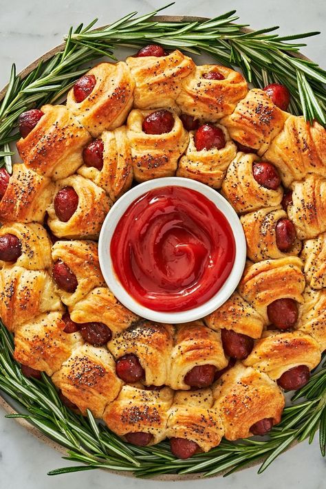 Crescent Roll Appetizers, Super Easy Appetizers, Christmas Food Ideas, Christmas Potluck, Holiday Party Appetizers, Christmas Salad, Christmas Appetizers Party, Christmas Recipes Appetizers, Christmas Lunch