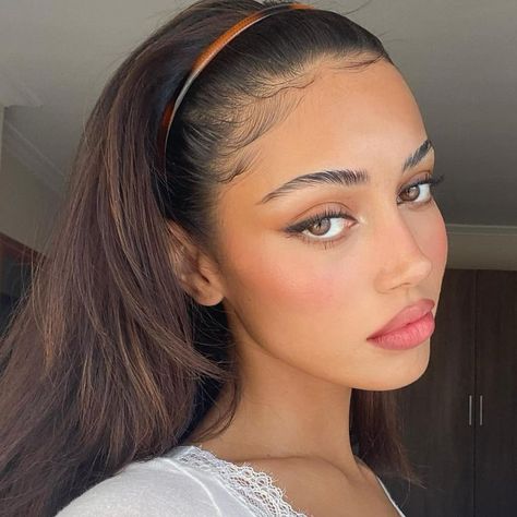 Instagram post by Cindy Kimberly • Dec 26, 2021 at 7:22pm UTC Smink Inspiration, Cindy Kimberly, Natural Makeup Looks, Girls Makeup, Pretty Makeup, Cute Makeup, Aesthetic Makeup, Up Girl, Makeup Routine