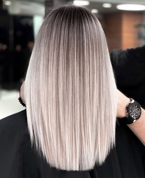 Platinový Blond, Cool Hairstyles For Girls, Nice Hair, Ash Blonde Hair, Blonde Hair Looks, Platinum Blonde Hair, Brown Blonde Hair, Hair Color Balayage, Light Blonde