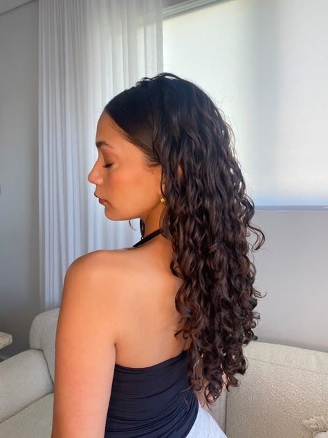 Wavy Hairstyles Slicked Back, Long Curly Hair Headband, Curly Model Hair, Headband Slick Back, First Day Of School Hair Curly, Hairstyles On Brown Hair, Summer Wet Hairstyles, Curly Hair Styles Slick Back, Slick Front Pieces Hair Down Curly