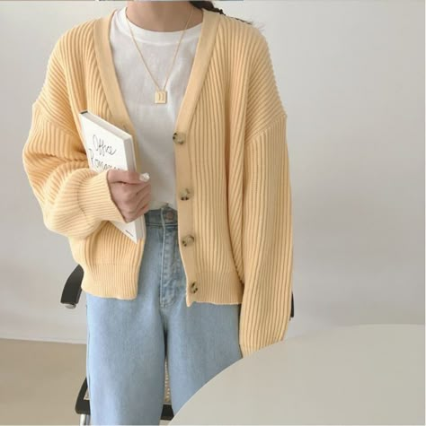 Yellow Cardigan Outfits, Cute Cardigan Outfits, Knit Cardigan Outfit, Outfit Cardigan, Beauty Habits, Yellow Clothes, Yellow Cardigan, Long Sleeve Knitted Cardigan, Yellow Outfit